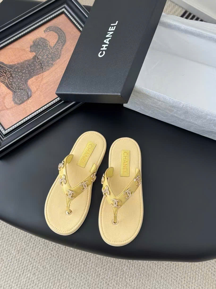 (1:1 replica) Chanel C-Logo Flip Flops Summer 2025