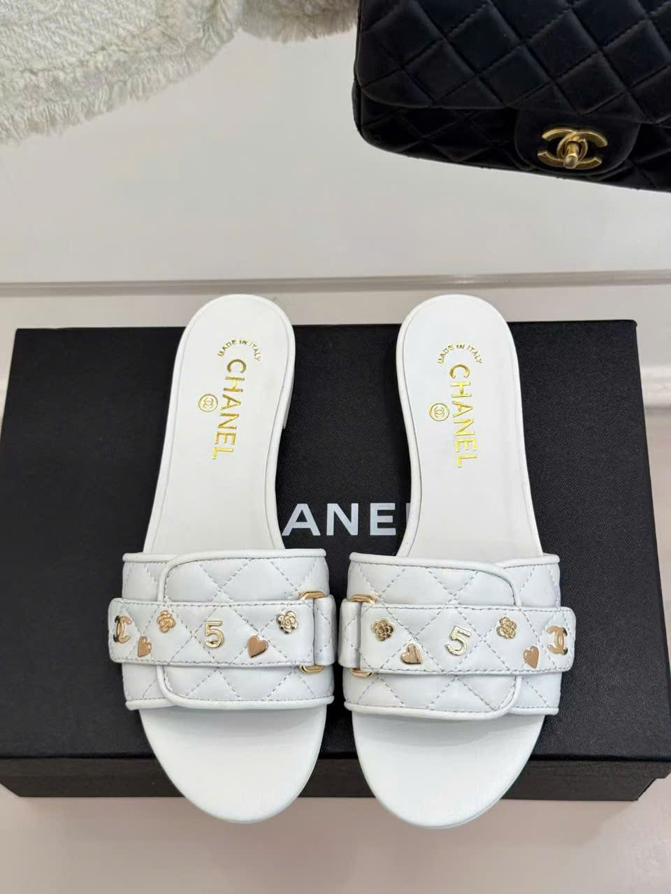 (1:1 replica) Chanel Leahter Women s Slides