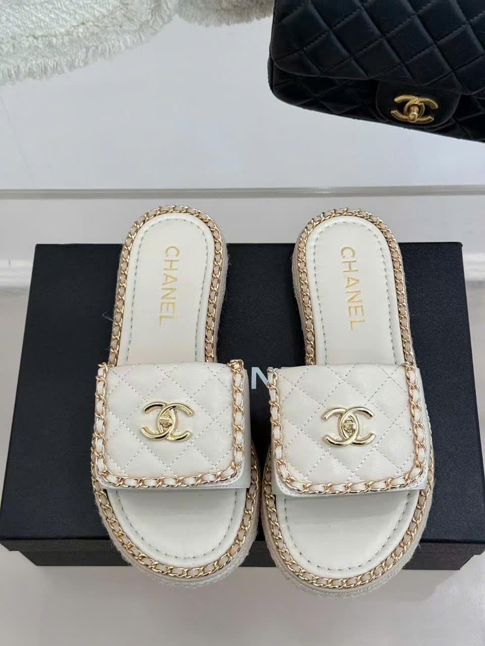 (1:1 replica) Chanel C Logo Women s Slides New Arrival