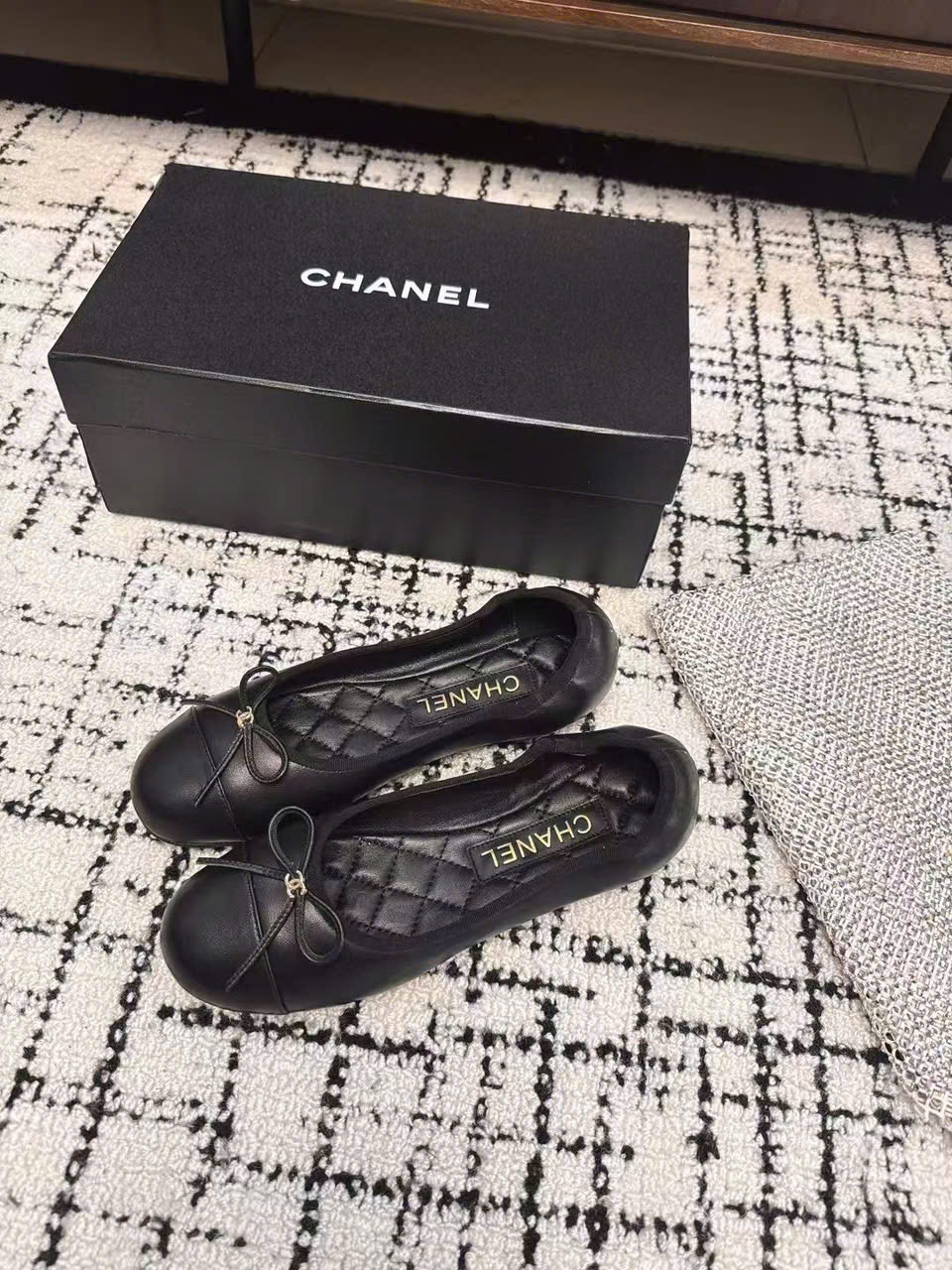 (1:1 replica) Chanel C Logo Vintages Flats Shoes