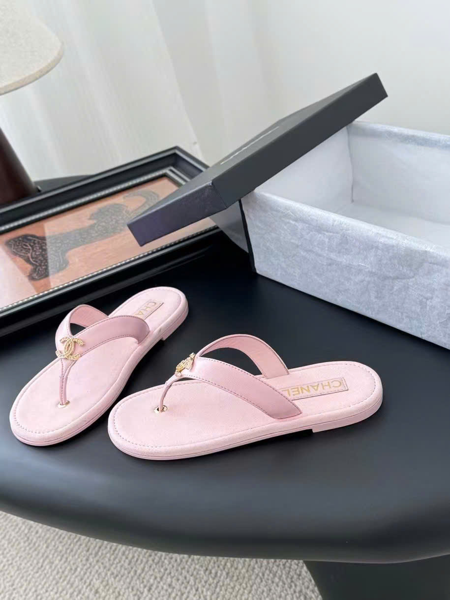 (1:1 replica) Chanel C-Logo Flip Flops Summer 2025