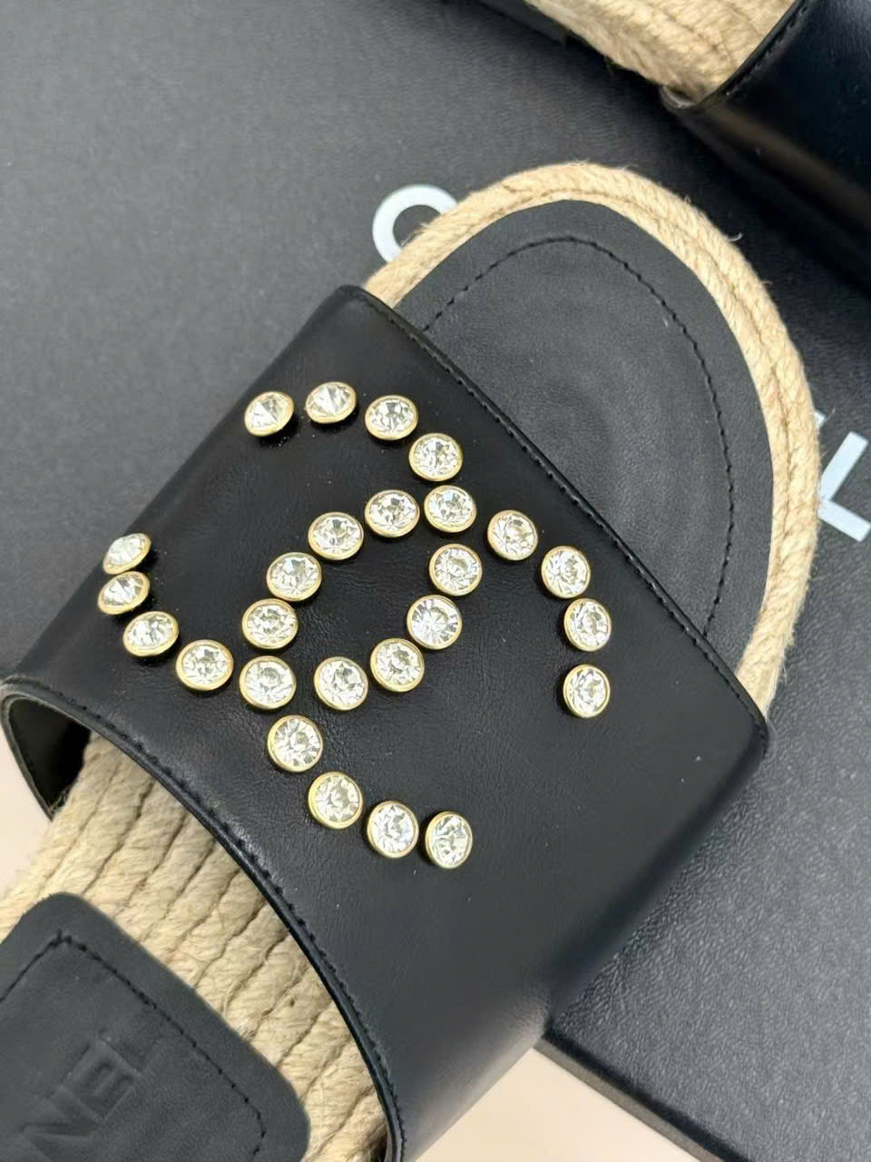 (1:1 replica) Chanel C Logo Women s Slides