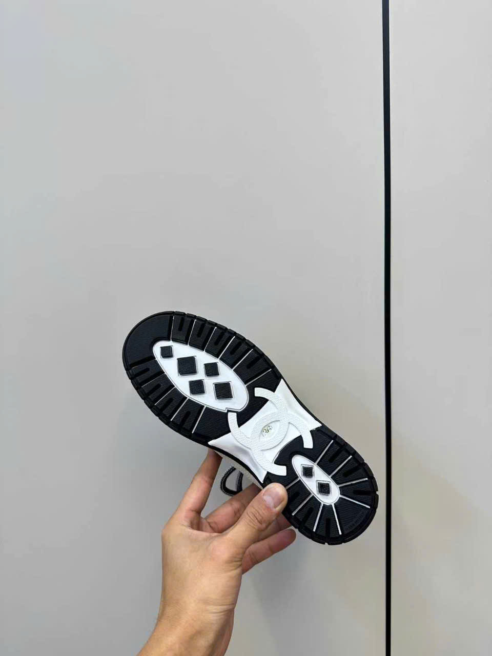 (1:1 replica) Chanel C Logo Sneakers Shoes