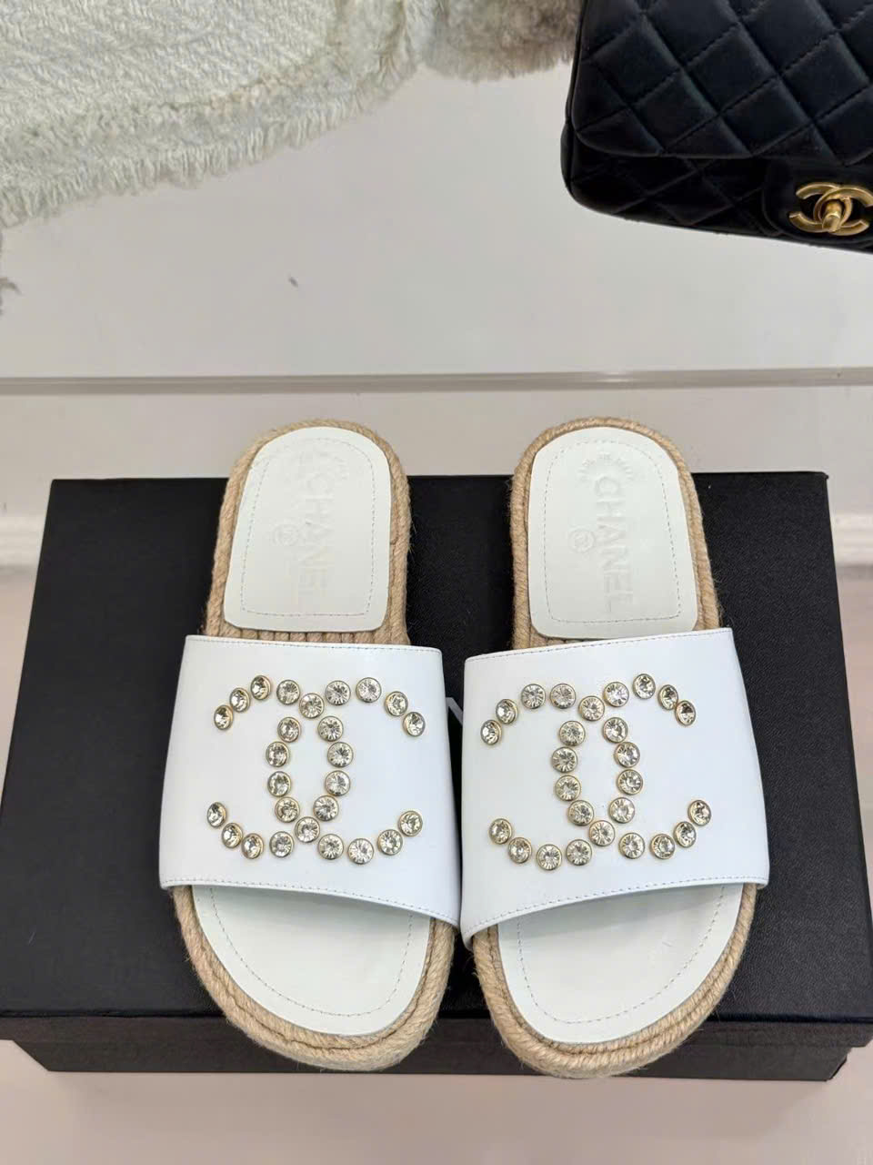 (1:1 replica) Chanel C Logo Women s Slides