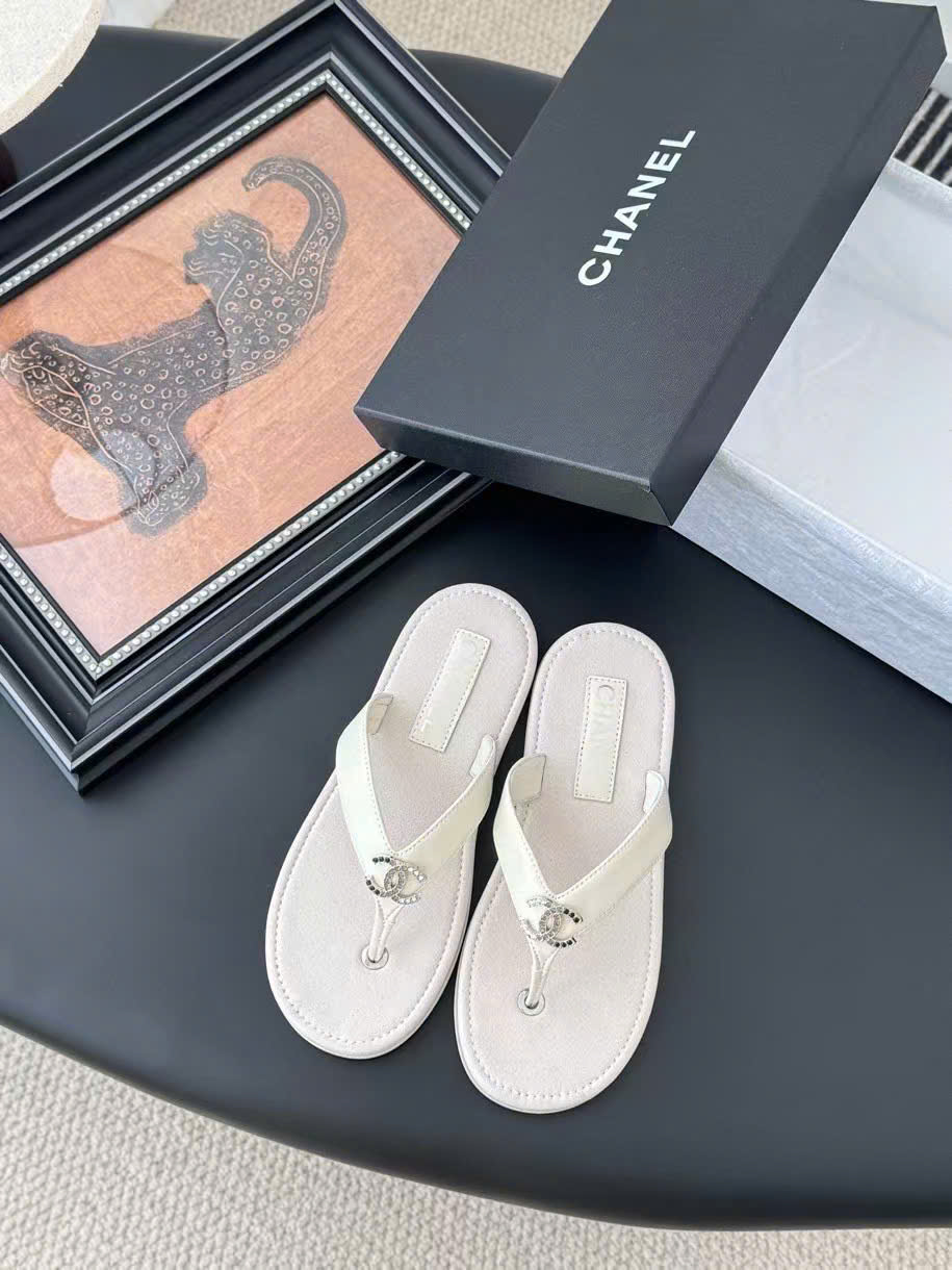 (1:1 replica) Chanel C-Logo Flip Flops Summer 2025
