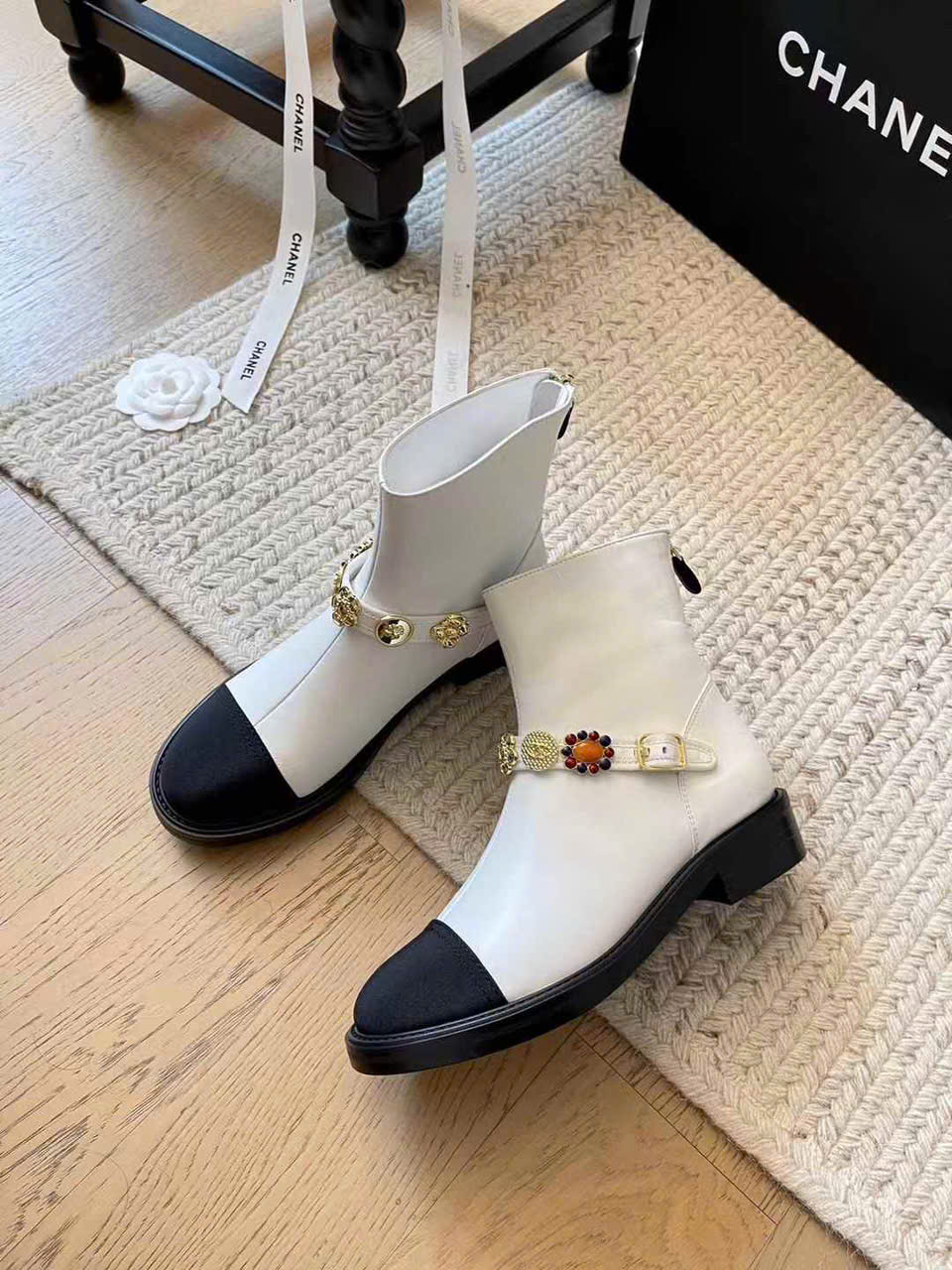 (1:1 replica) Chanel Leather Ankle Boots With Chains