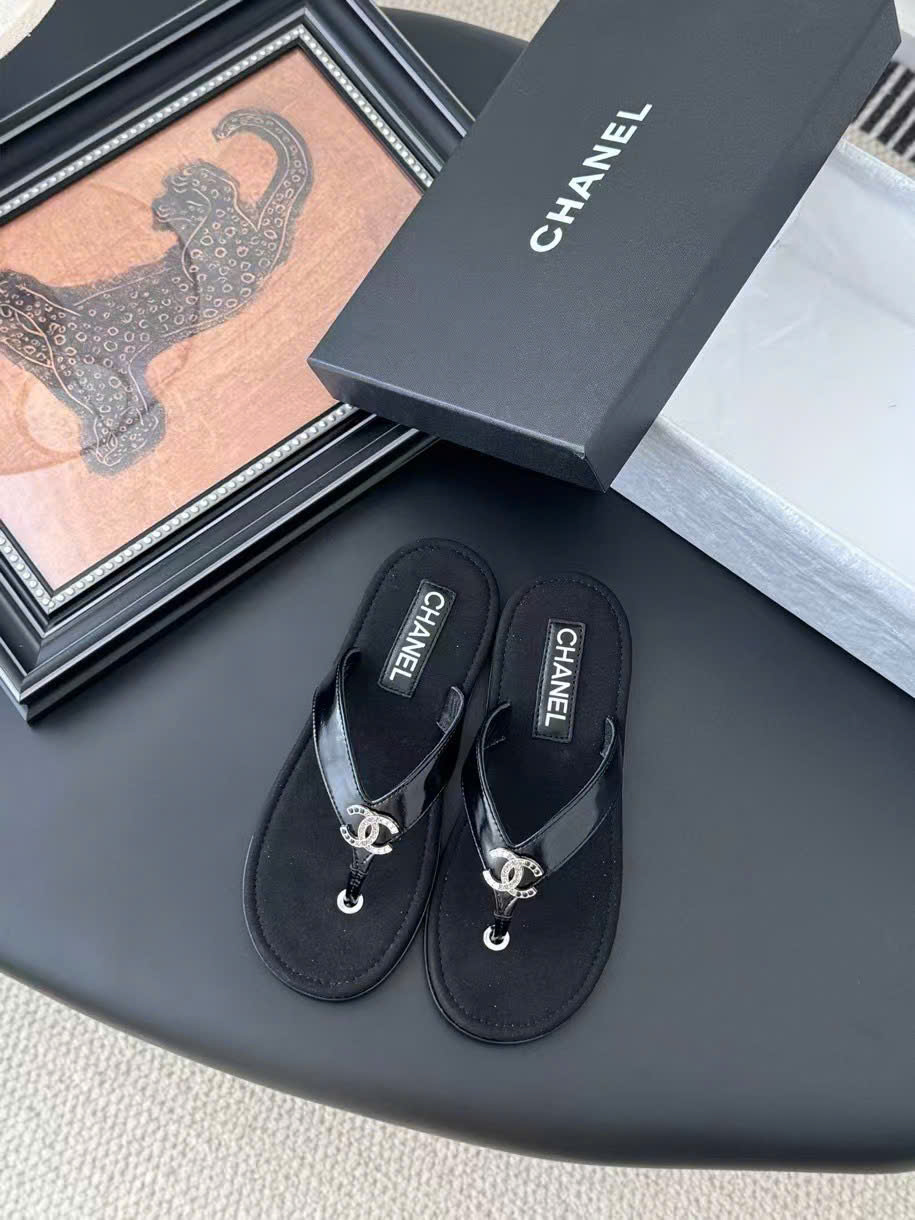 (1:1 replica) Chanel C-Logo Flip Flops Summer 2025