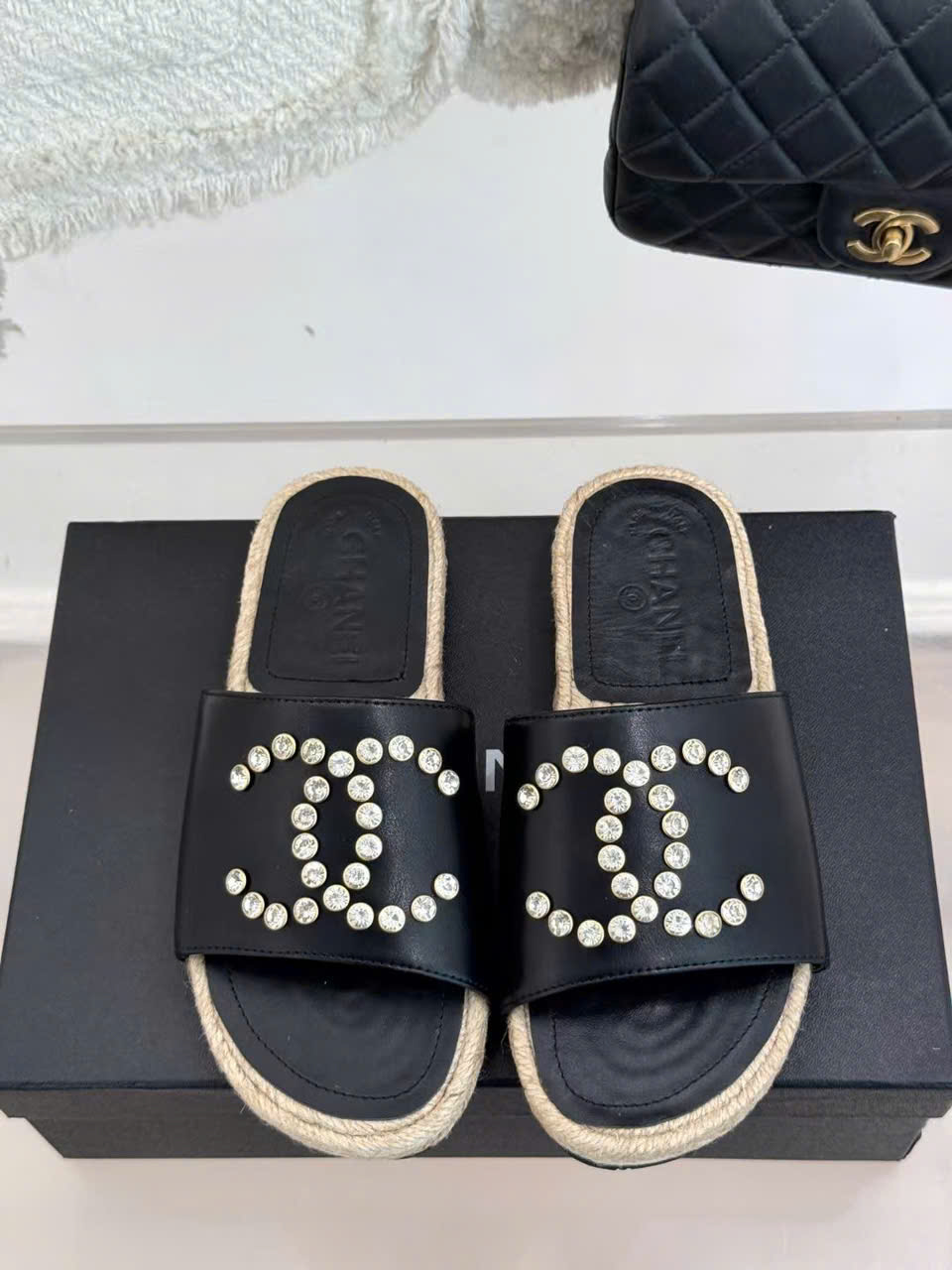 (1:1 replica) Chanel C Logo Women s Slides