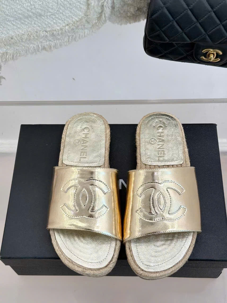 (1:1 replica) Chanel C Logo Women s Slides