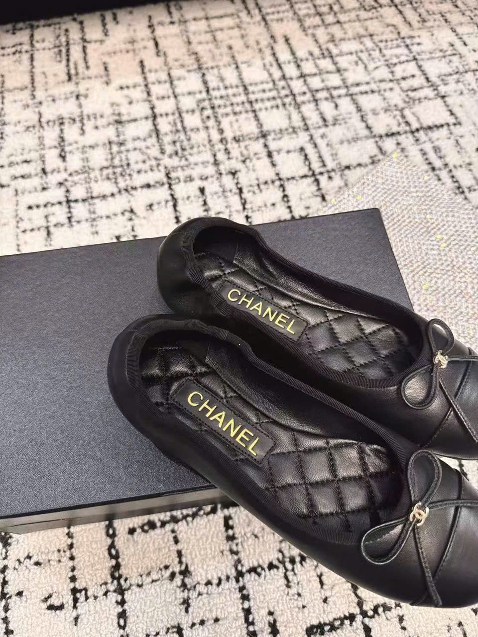 (1:1 replica) Chanel C Logo Vintages Flats Shoes