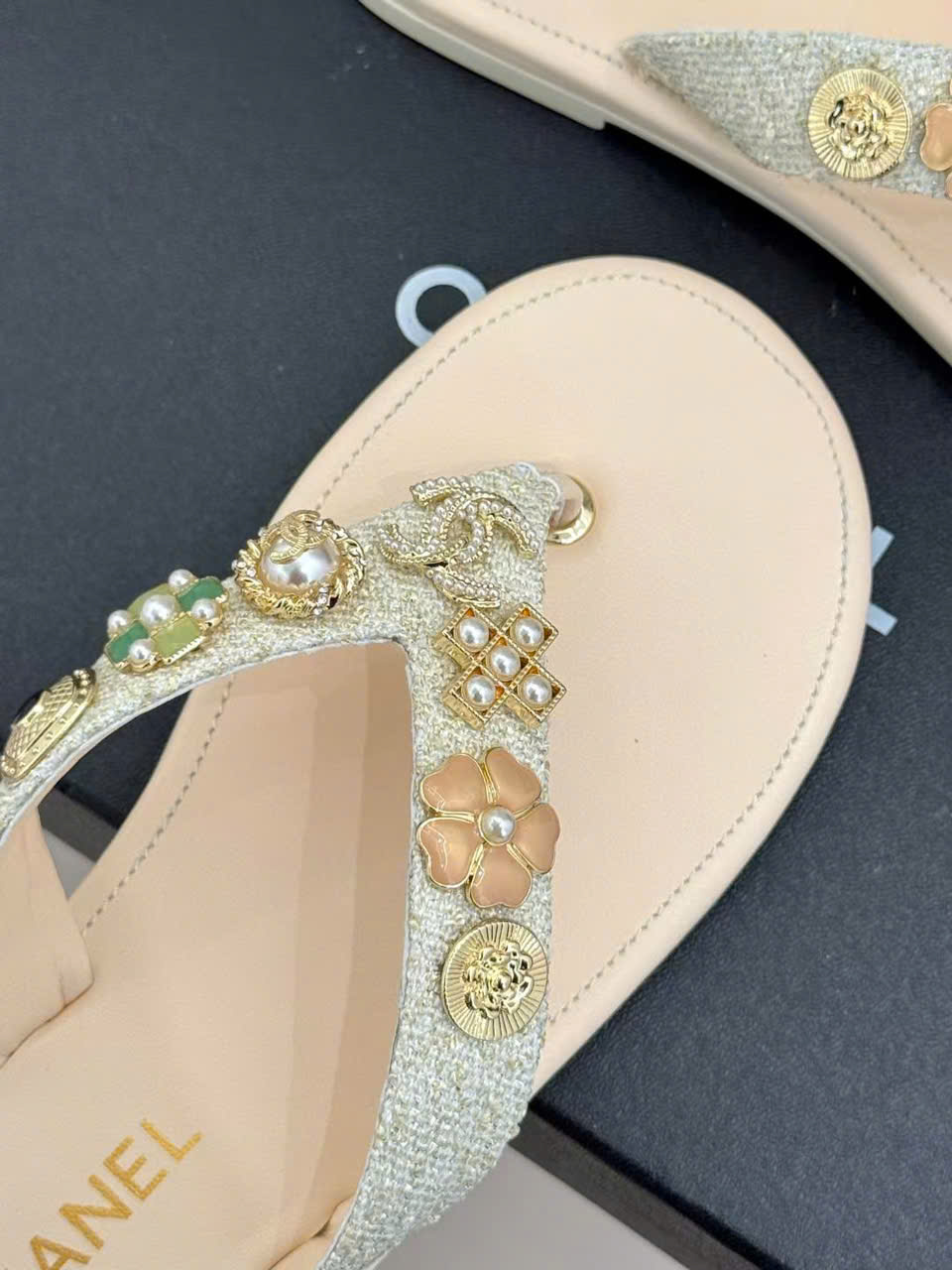 (1:1 replica) Chanel C Logo Women s Flip Flop