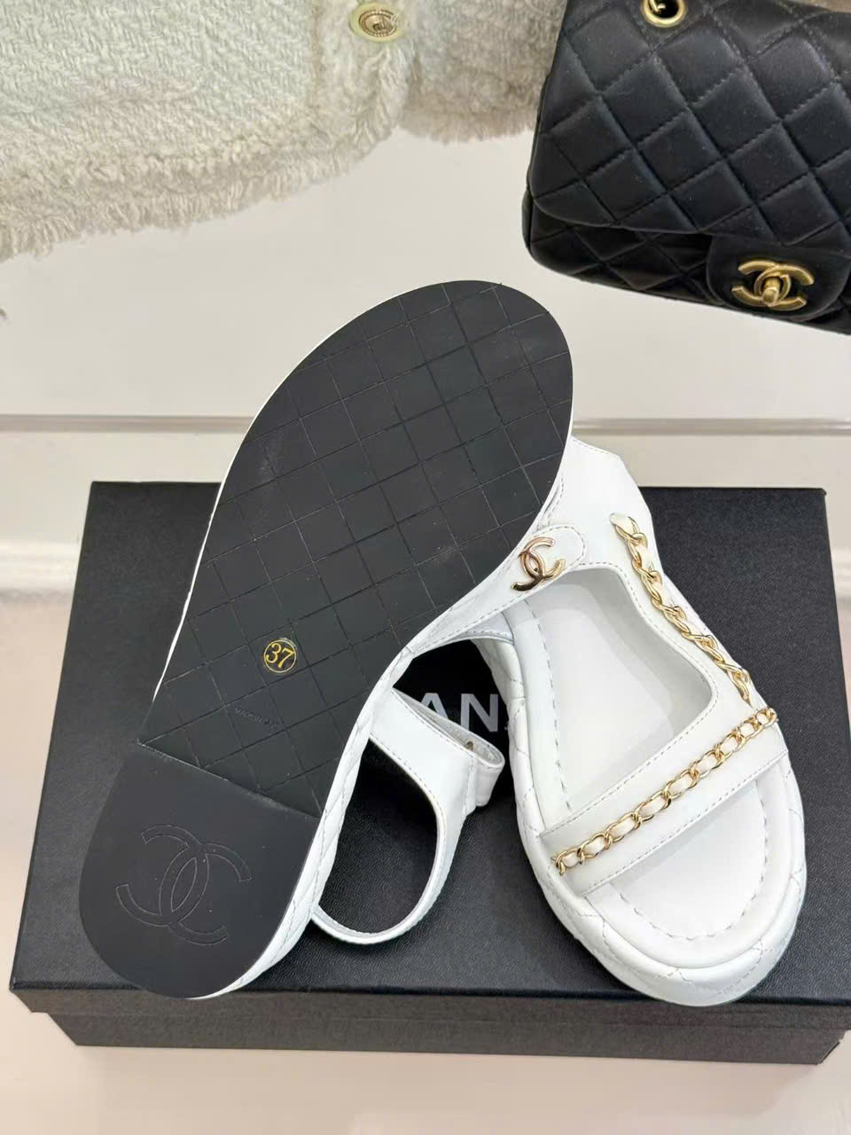 (1:1 replica) Chanel C Logo Vintages Sandals
