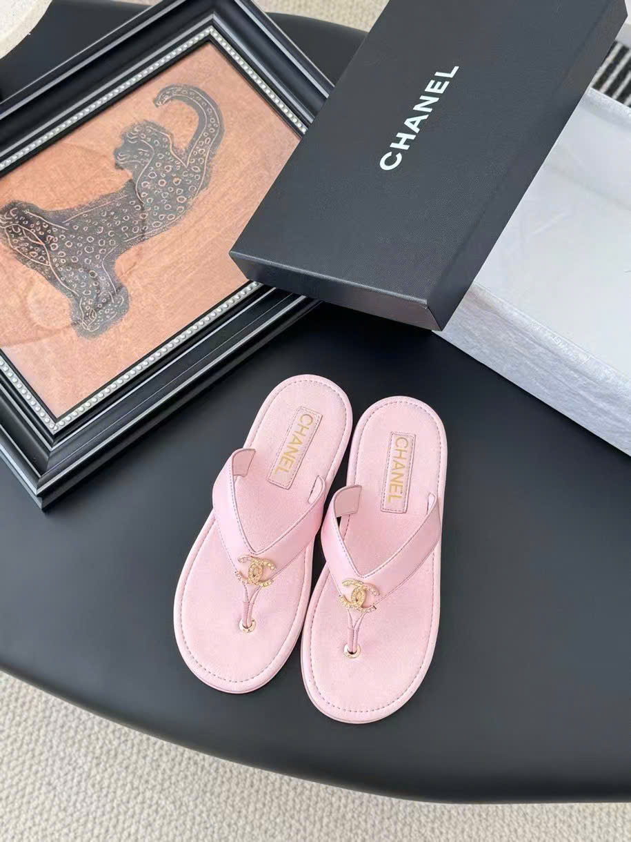(1:1 replica) Chanel C-Logo Flip Flops Summer 2025