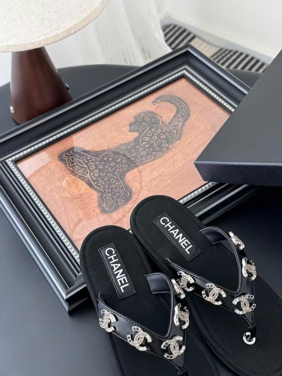 (1:1 replica) Chanel C-Logo Flip Flops Summer 2025