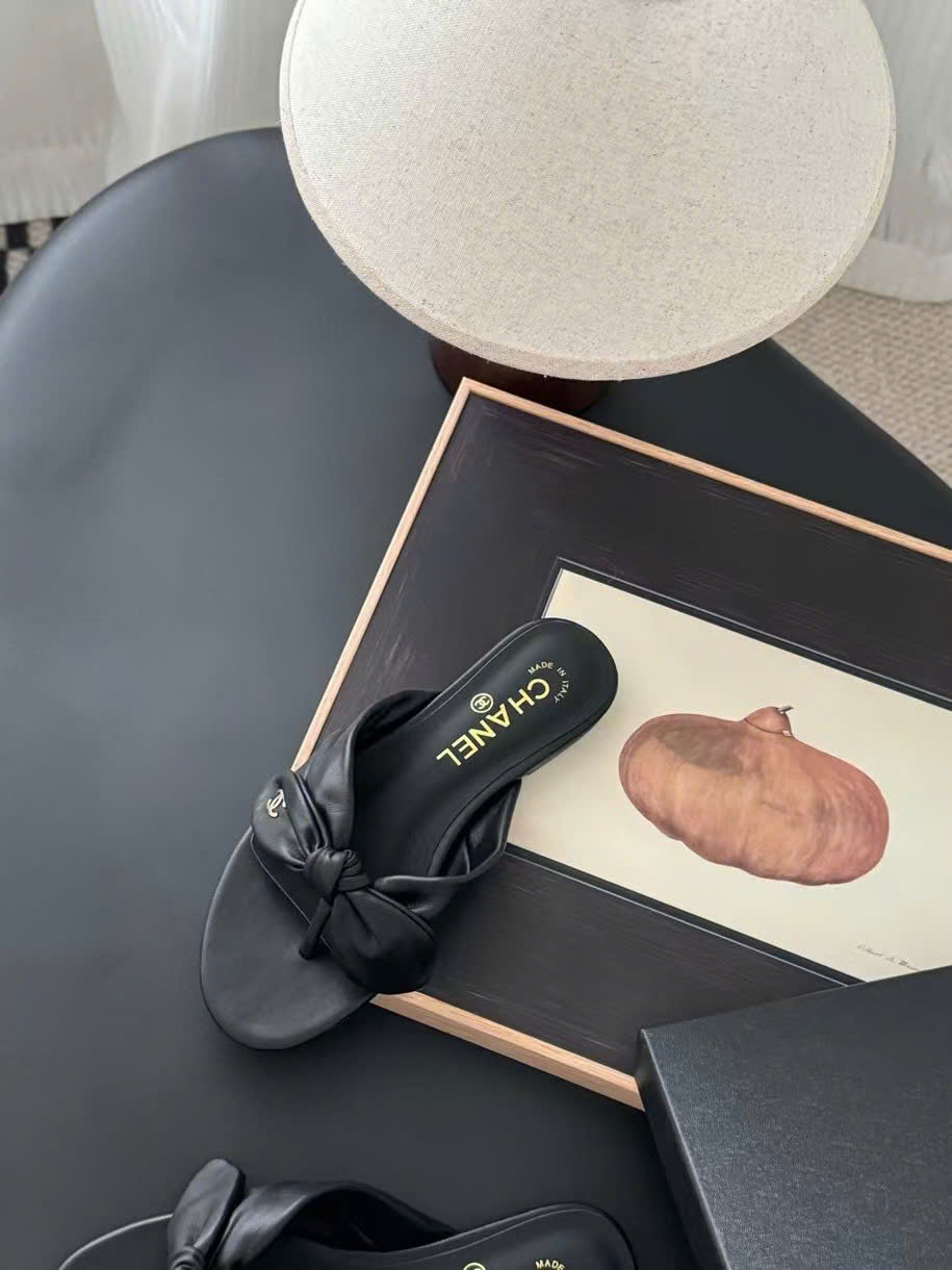 (1:1 replica) Chanel Flip Flop Women s Sandals