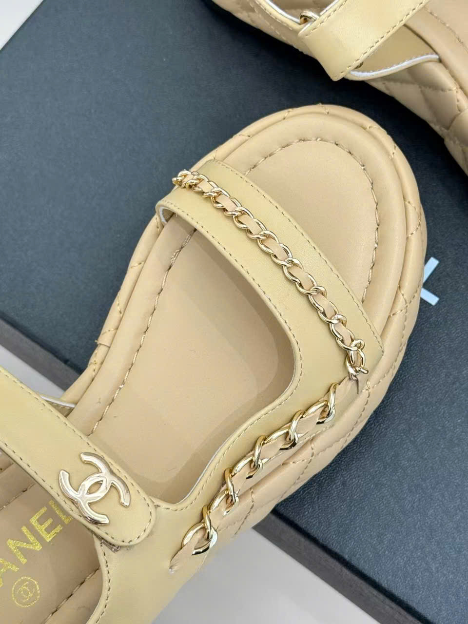 (1:1 replica) Chanel C Logo Vintages Sandals