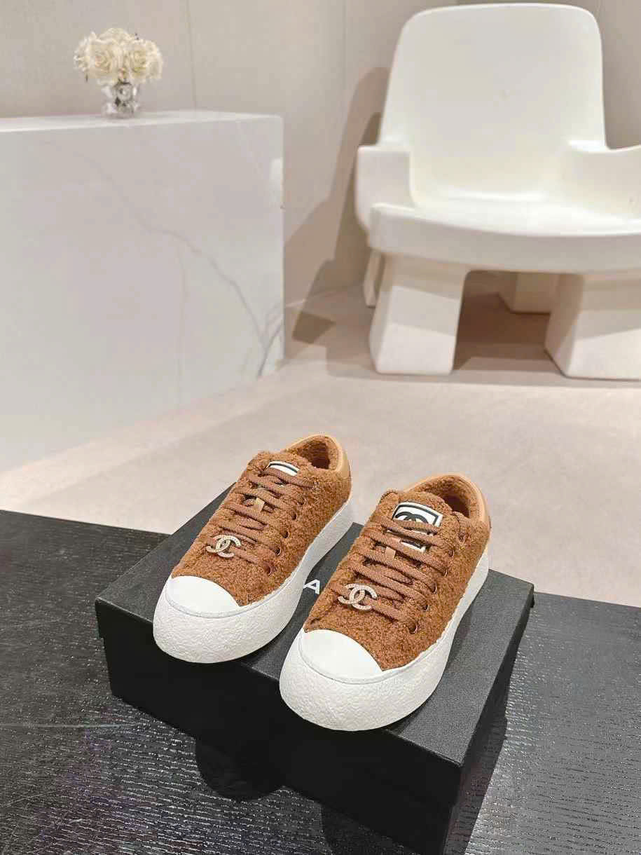 (1:1 replica) Chanel C Logo Sneakers Shoes