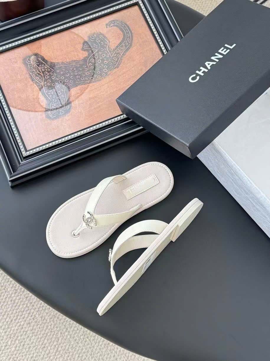 (1:1 replica) Chanel C-Logo Flip Flops Summer 2025