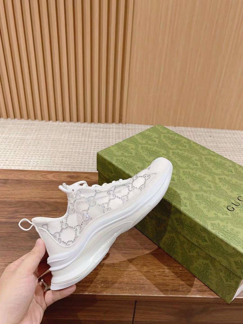(1:1 replica) Gucci Women s Run SS 2023