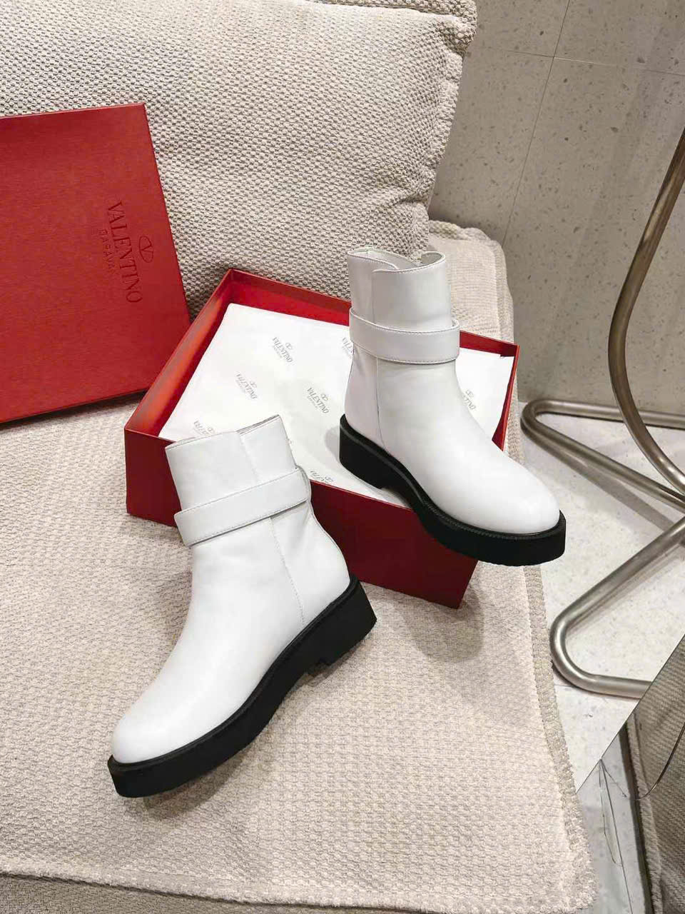 (1:1 replica) Valentino Vlogo Signature Women s Boots
