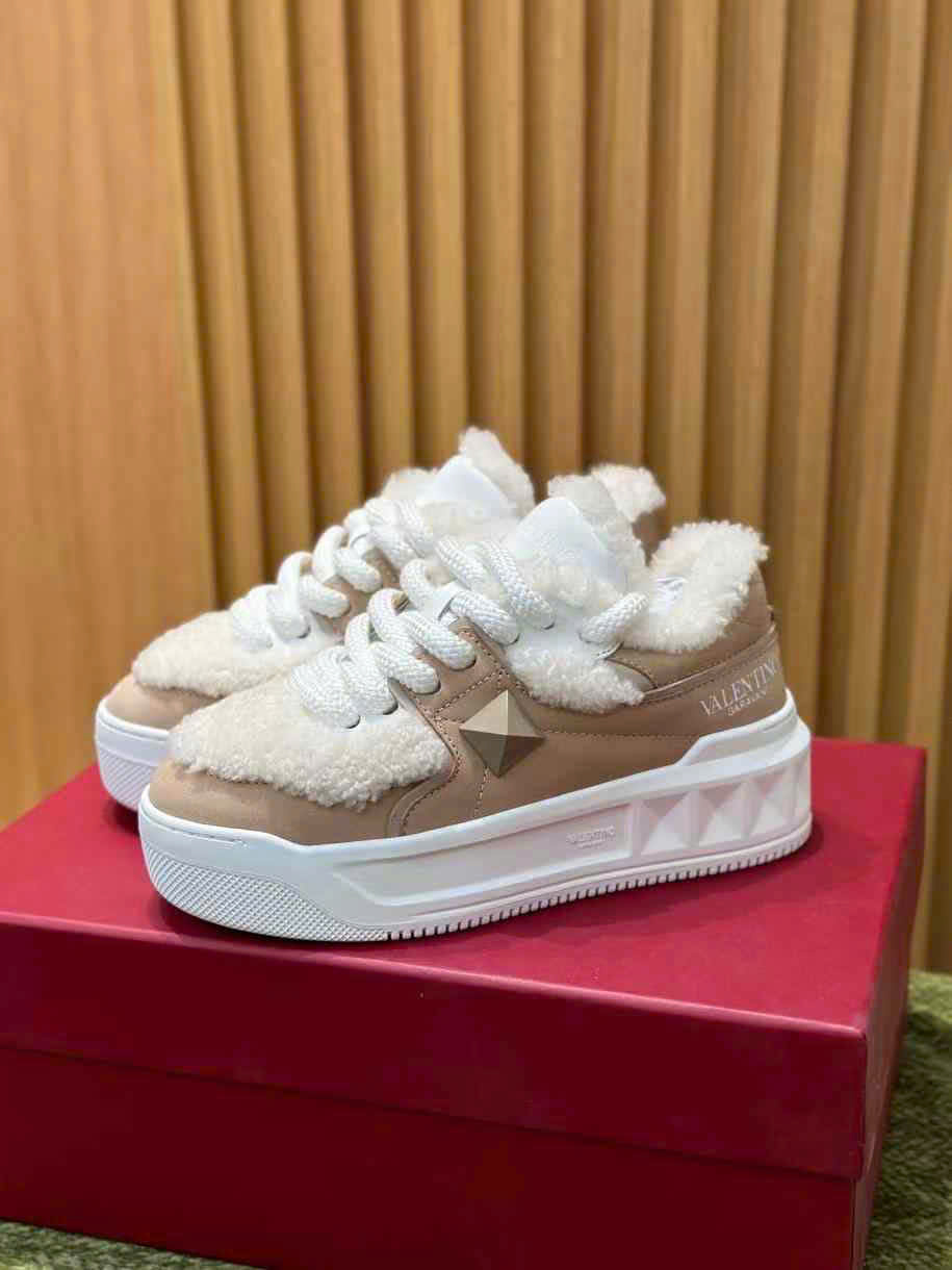 (1:1 replica) Valentino One Stud Sneaker Unisex Shoes