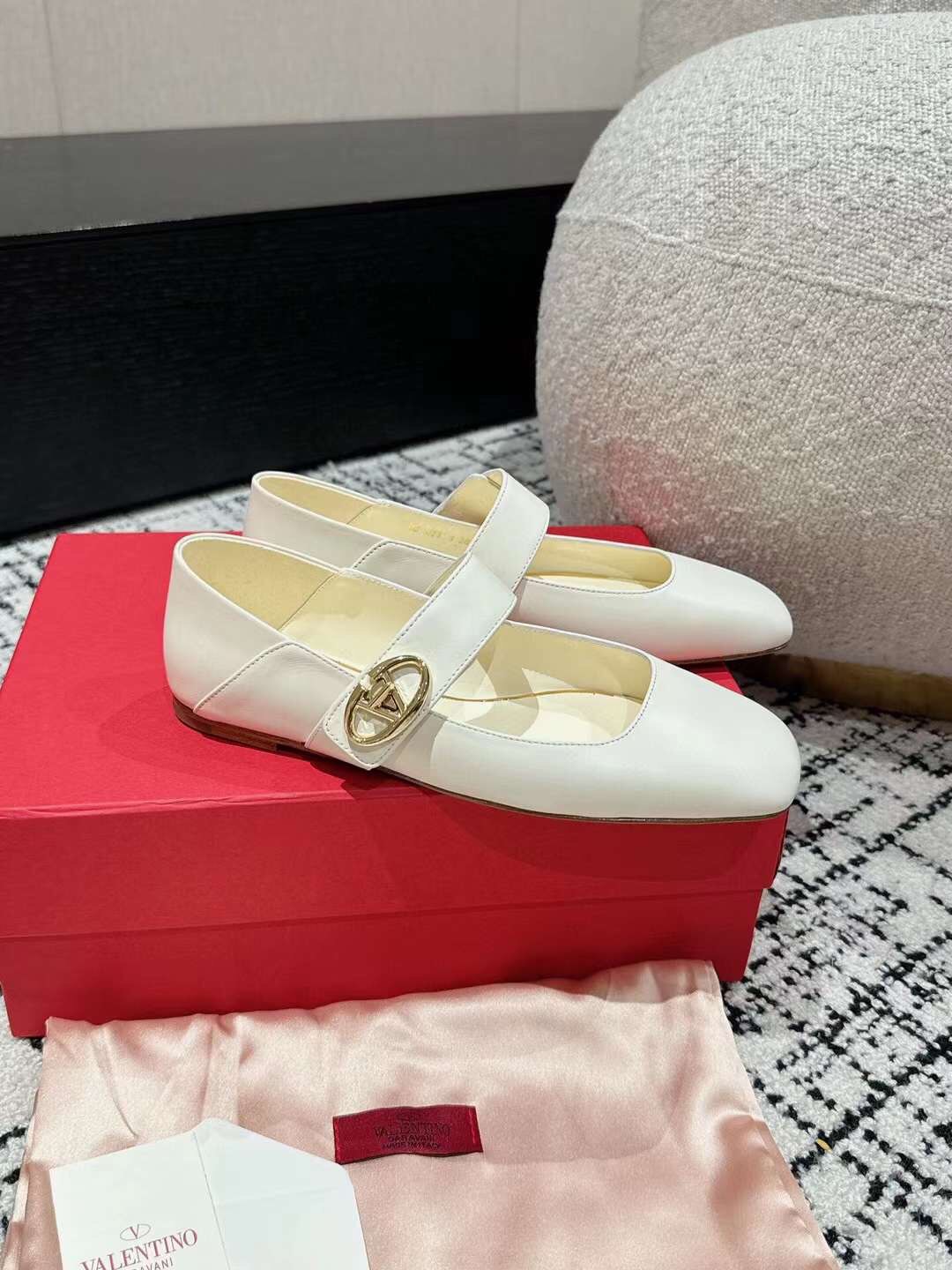 (1:1 replica) Valentino Garavani Vlogo Signature Shoes