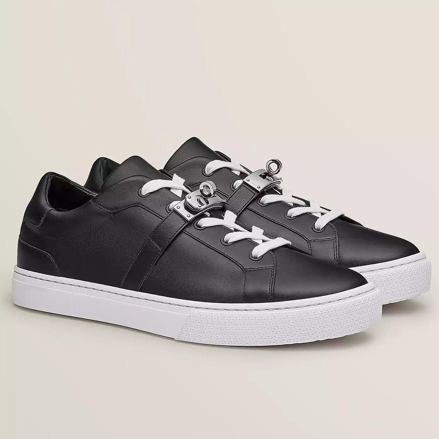 (1:1 replica) Hermes Women s Day Sneakers in Black Leather HM066