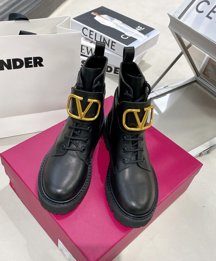 (1:1 replica) Valentino Women s Vlogo Signature Calfskin Combat Boot 35MM Black
