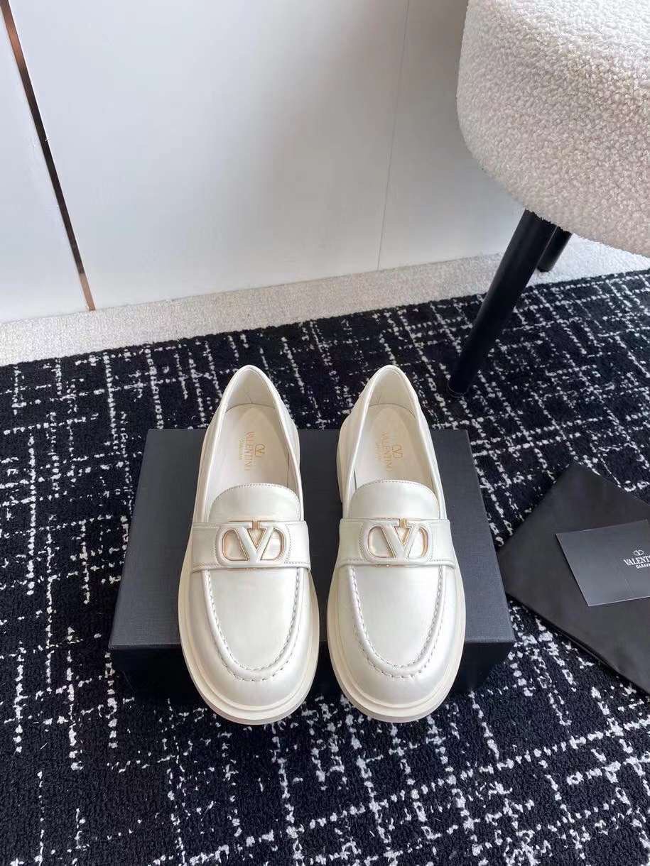 (1:1 replica) Valentino Garavani Women s Loafer Shoes
