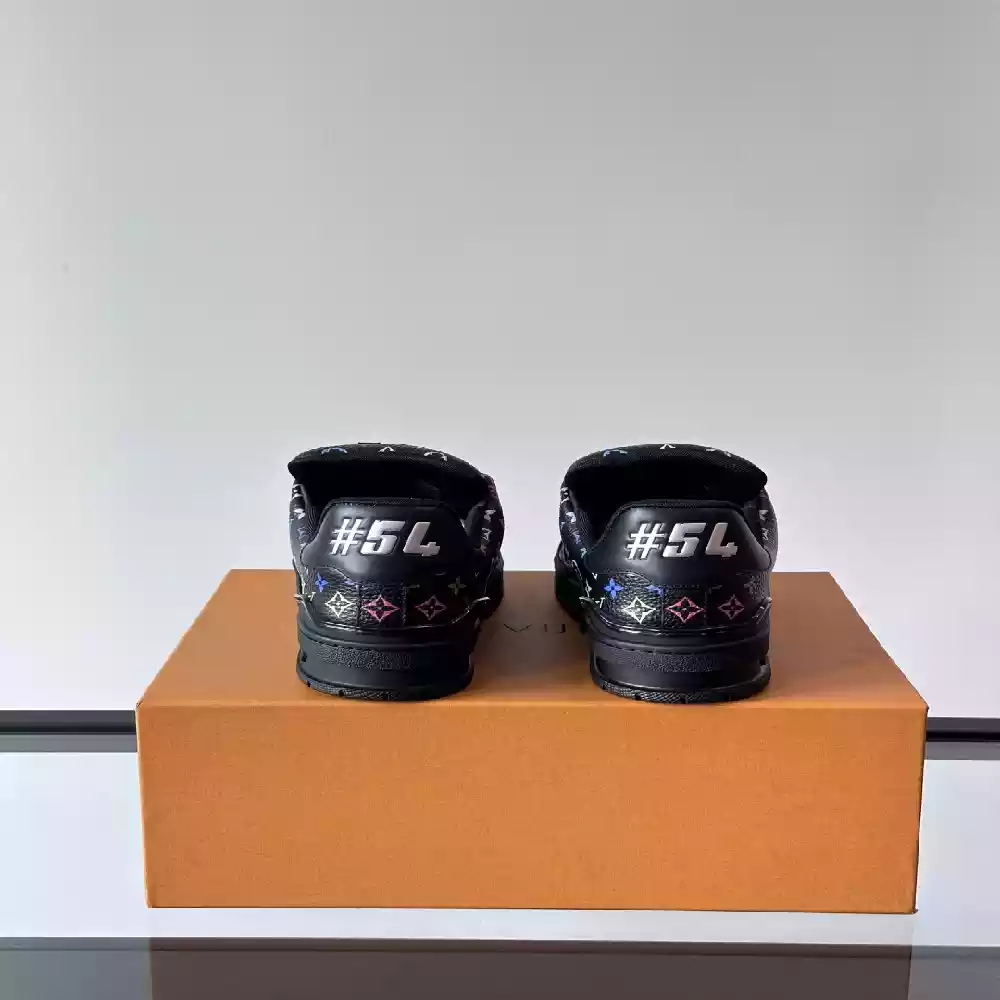 (1:1 replica) LV x TM LV TRAINER SNEAKER IN BLACK LVS220