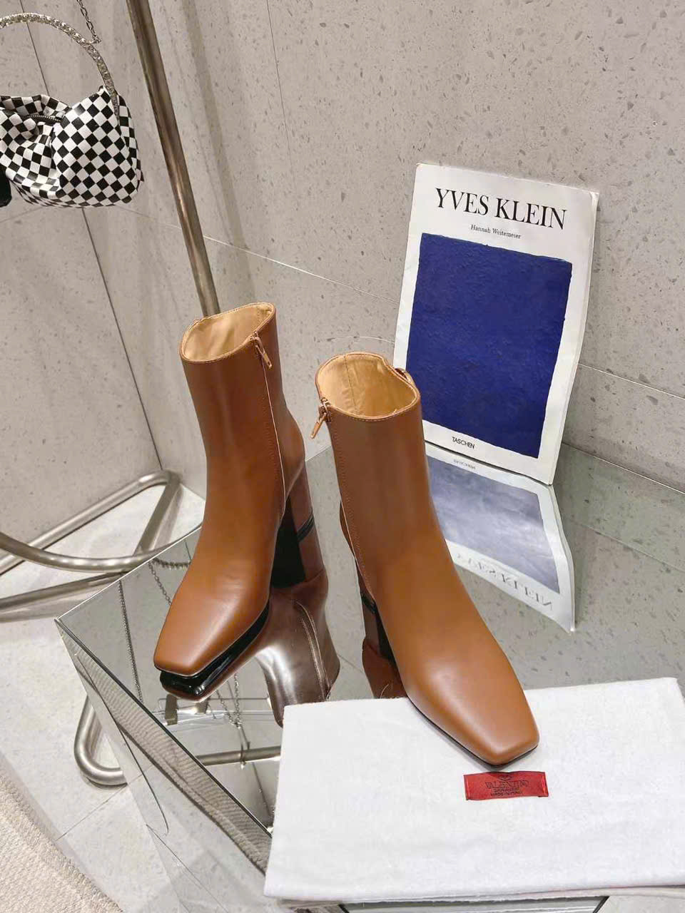 (1:1 replica) Valentino Vlogo Signature Women s Boots