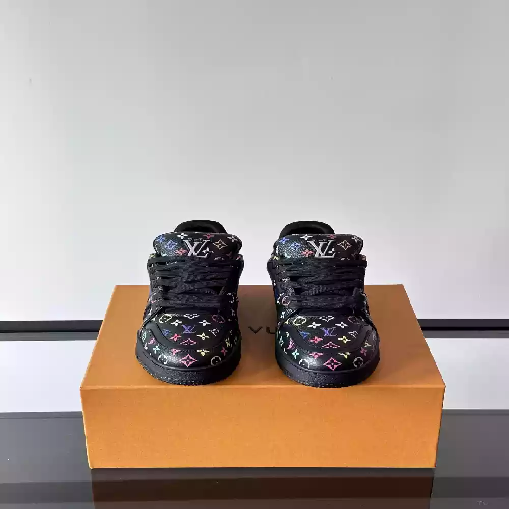 (1:1 replica) LV x TM LV TRAINER SNEAKER IN BLACK LVS220