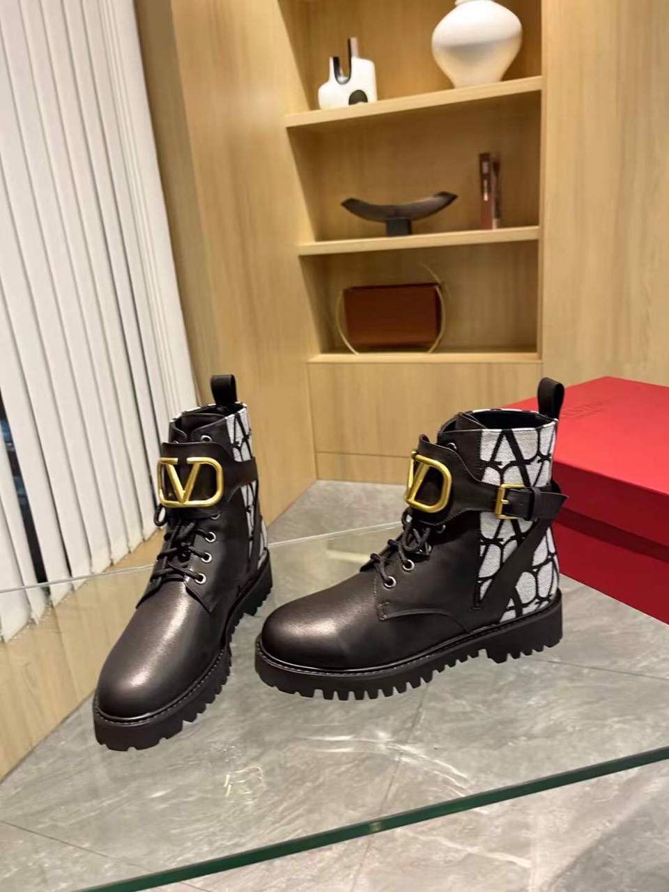(1:1 replica) Valentino VLogo Signature Combat Boots