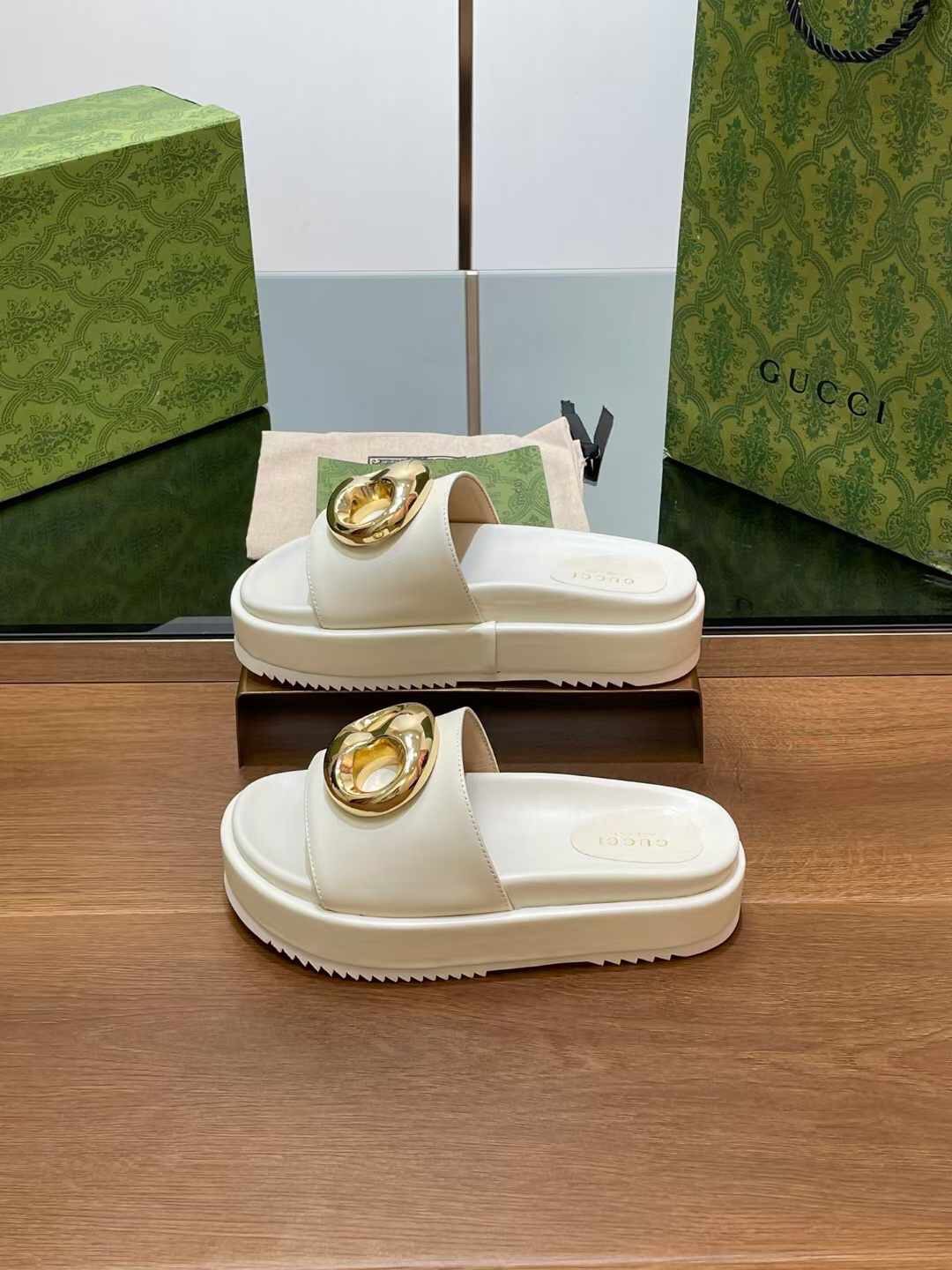 (1:1 replica) Gucci Leather Women s Flips Flops