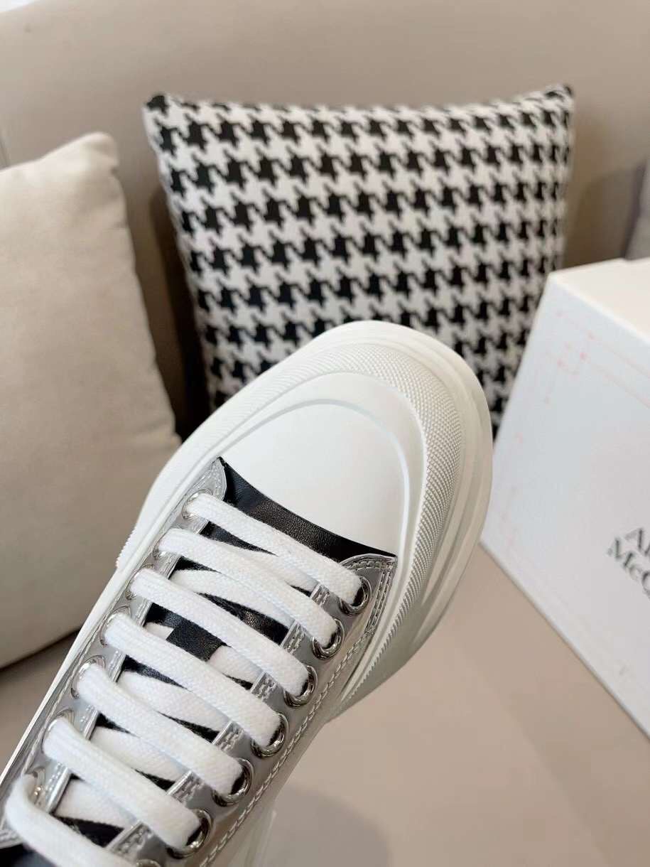 (1:1 replica) Alexander McQueen Tread Slick Lace Up Unisex Shoes