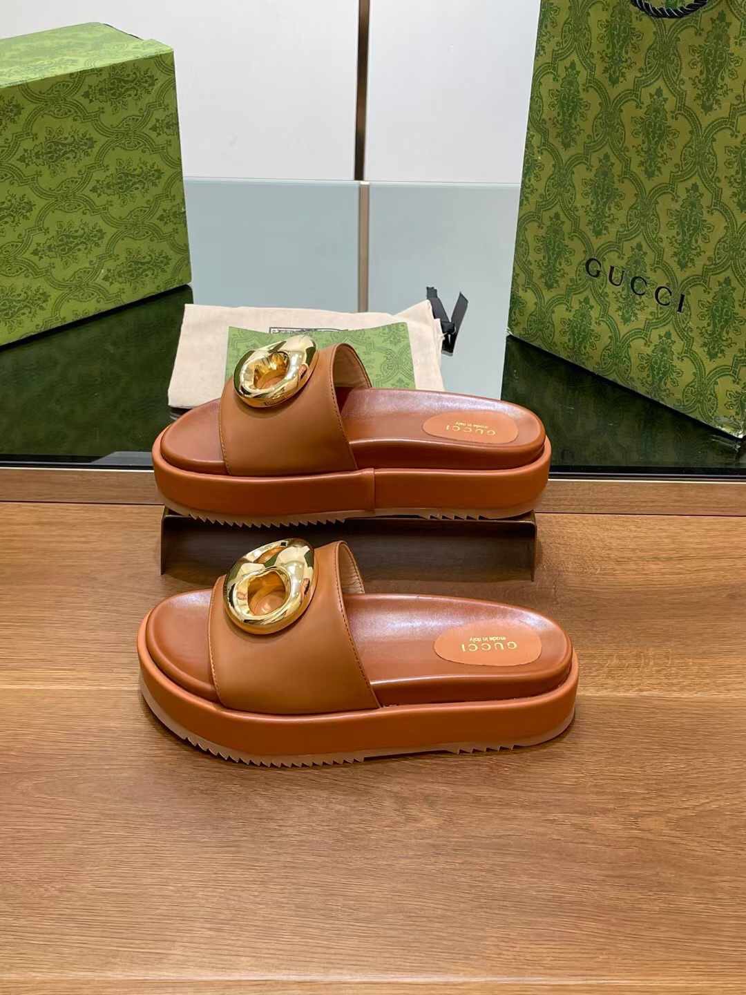 (1:1 replica) Gucci Leather Women s Flips Flops