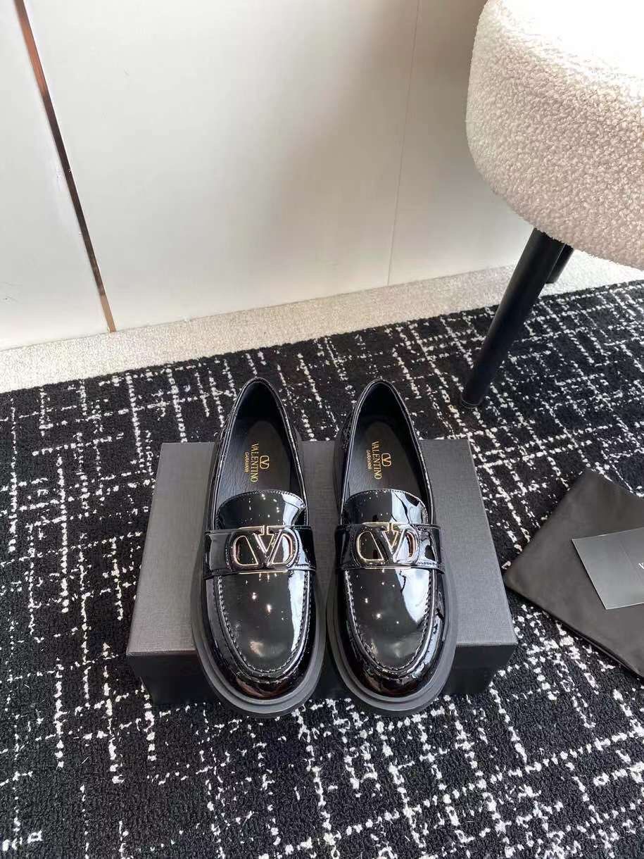 (1:1 replica) Valentino Garavani Women s Loafer Shoes