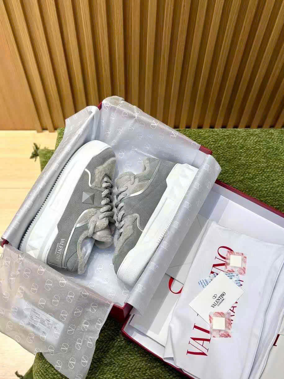 (1:1 replica) Valentino One Stud Sneaker Unisex Shoes