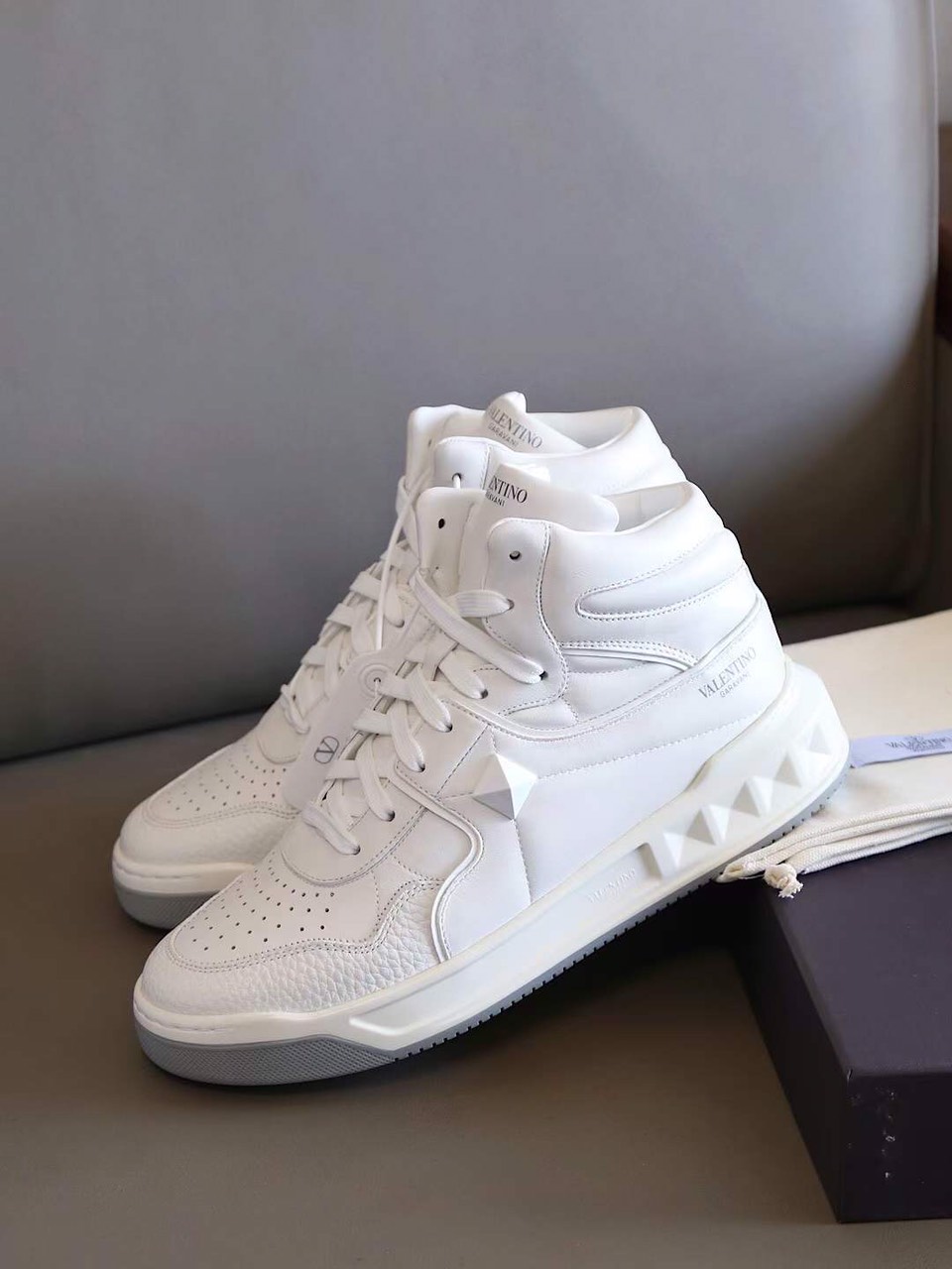 (1:1 replica) Valentino Garavani One Stud Unisex Shoes