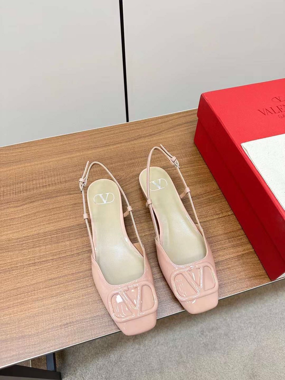 (1:1 replica) Valentino Slingback Women s Shoes