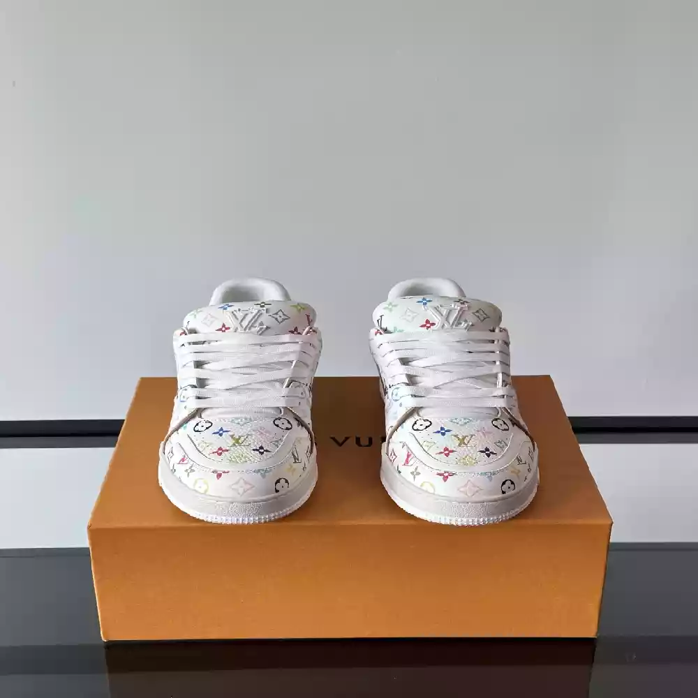 (1:1 replica) LV x TM LV TRAINER SNEAKER IN WHITE LVS221