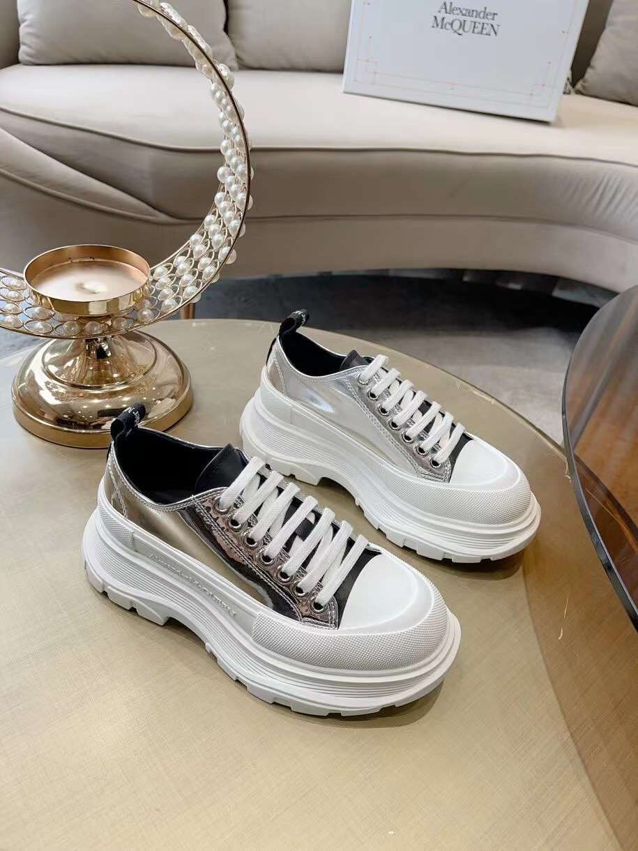(1:1 replica) Alexander McQueen Tread Slick Lace Up Unisex Shoes