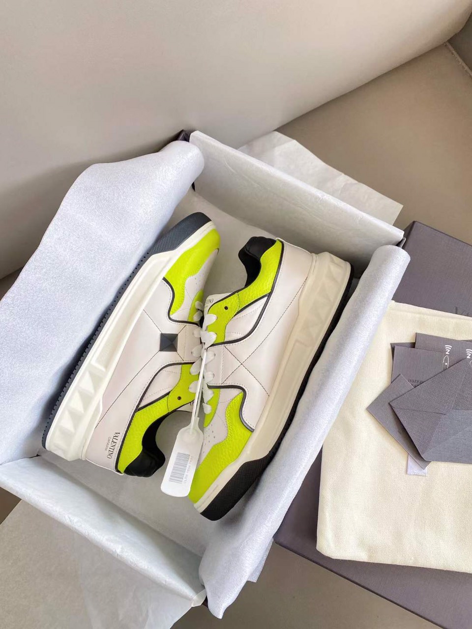 (1:1 replica) Valentino Garavani One Stud Unisex Shoes
