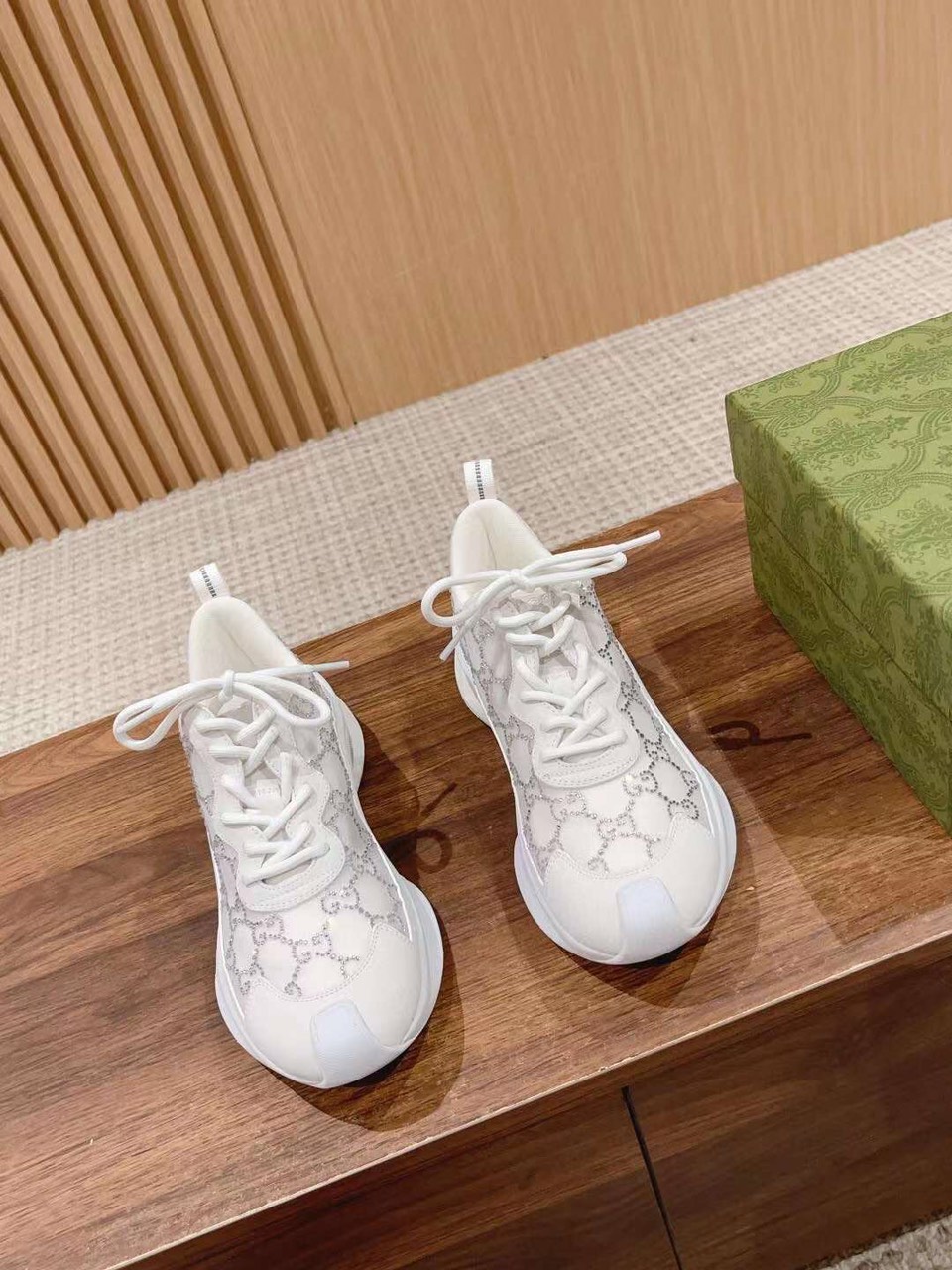 (1:1 replica) Gucci Women s Run SS 2023