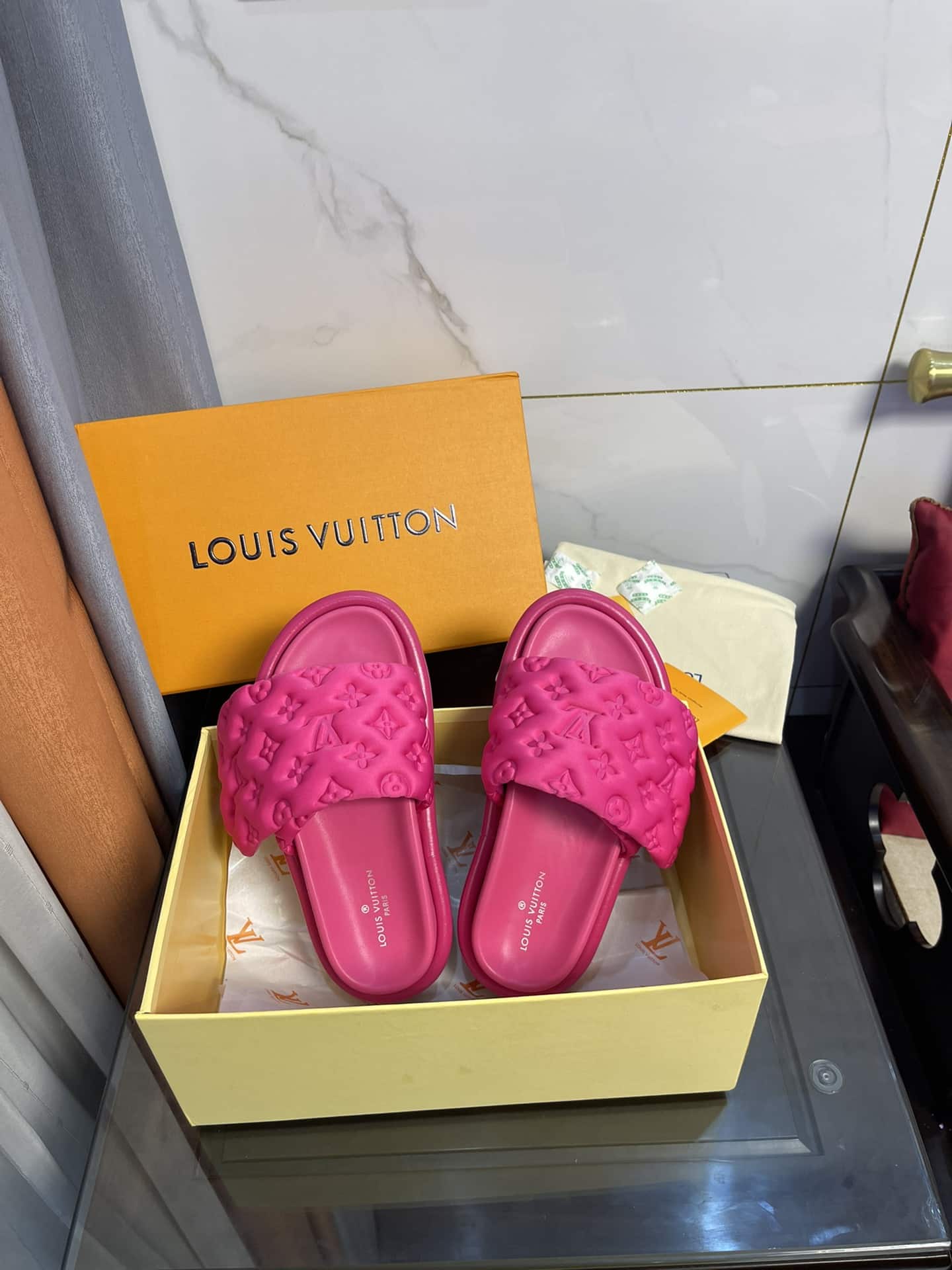 (1:1 replica) Louis Vuitton Women s Pool Pillow Comfort Mule Pink For Women LV 1AA1DO