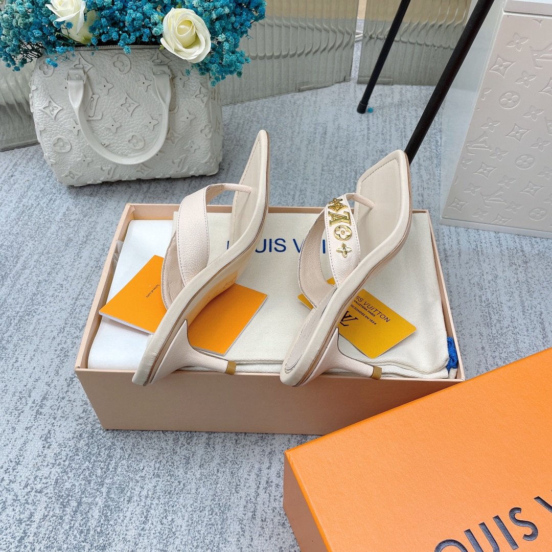 (1:1 replica) Louis Vuitton Women s Signature Thong Beige For Women LV