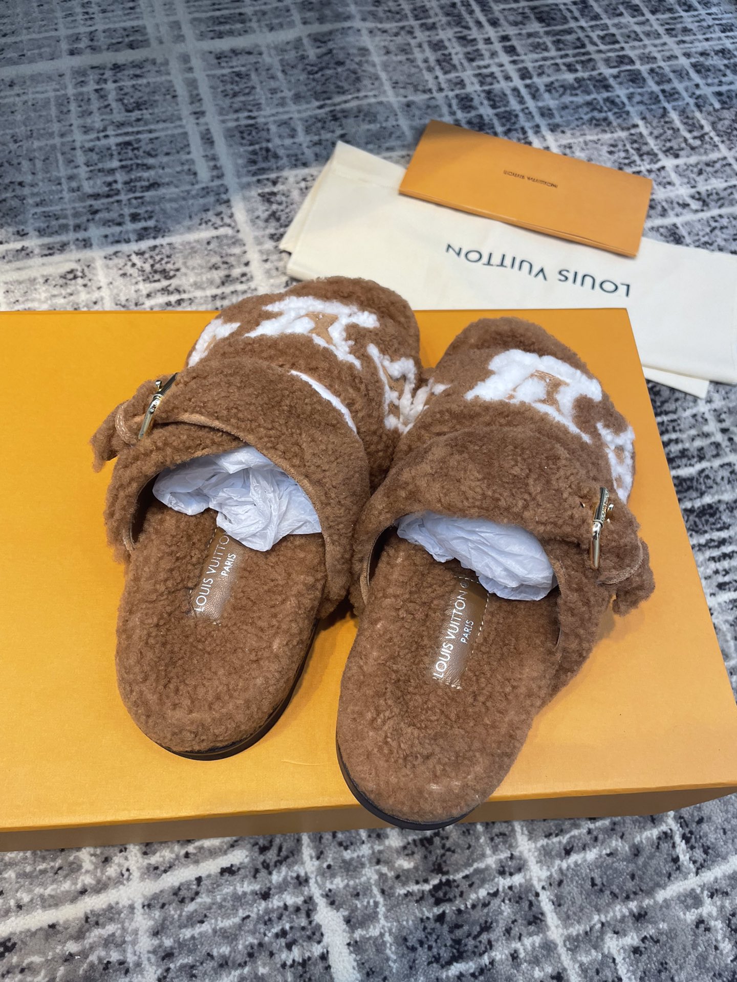 (1:1 replica) Louis Vuitton Women s Paseo Flat Comfort Mule Cognac For Women LV 1AACRN