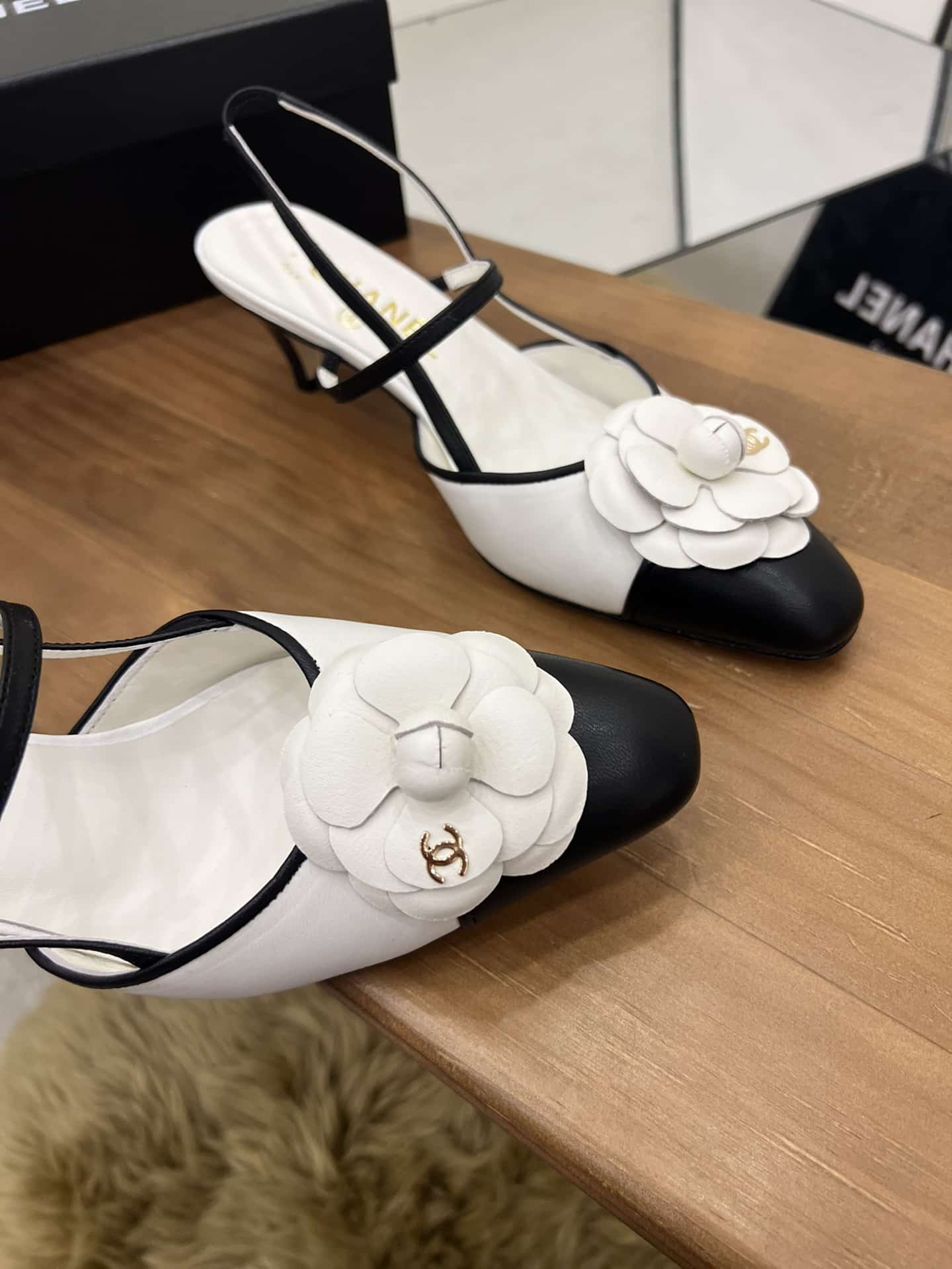 (1:1 replica) Chanel Women s Camellia Flower Slingback White For Women