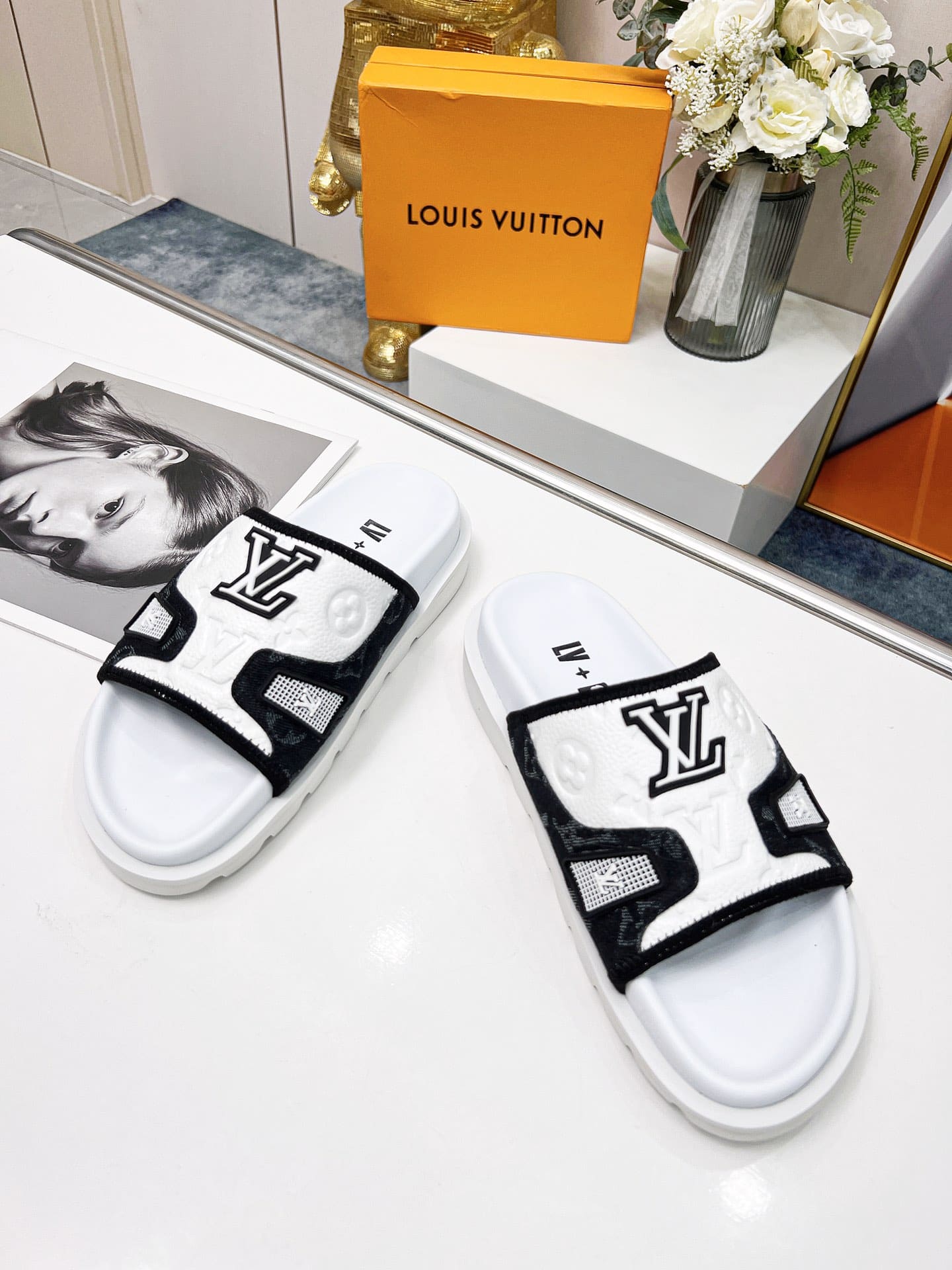(1:1 replica) Louis Vuitton Women s Pool Pillow Comfort Mule Black For Women LV