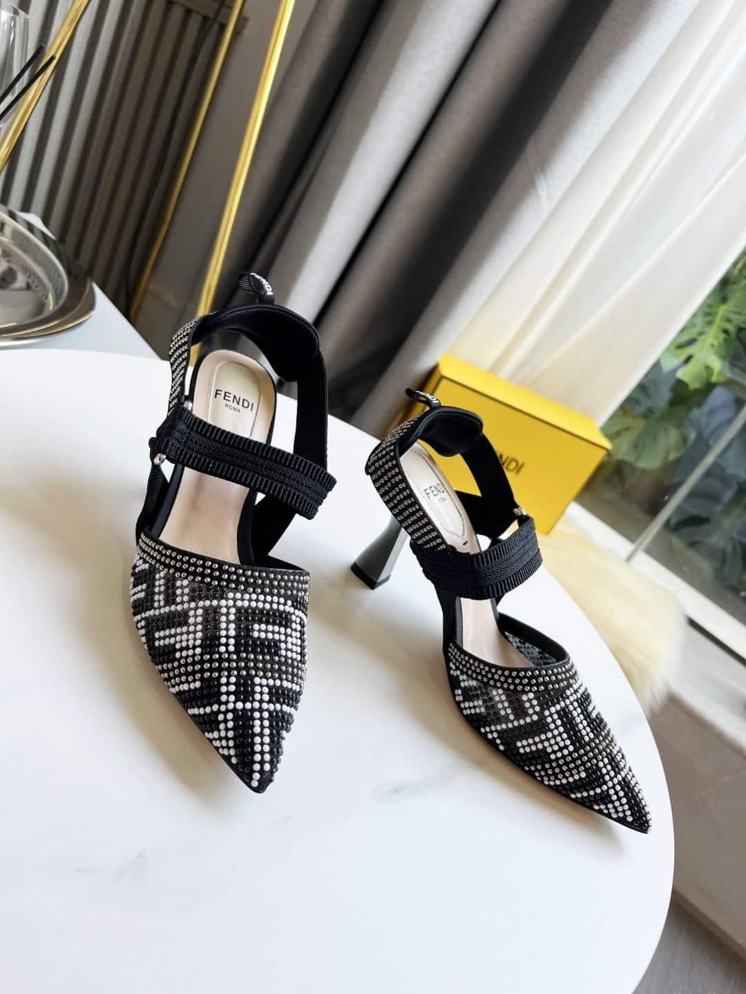 (1:1 replica) Fendi Colibri Black For Women FF